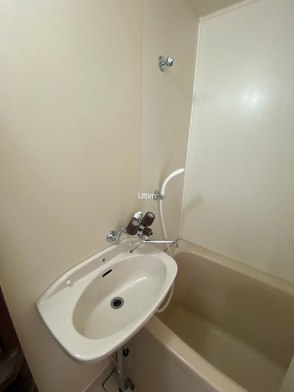 洗面設備　※同タイプの他のお部屋です