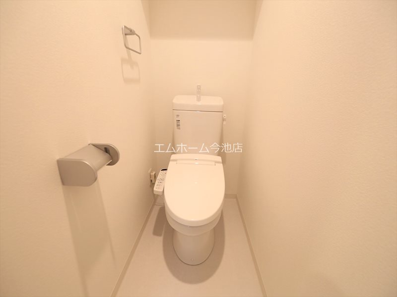トイレ　温水洗浄暖房便座付トイレ