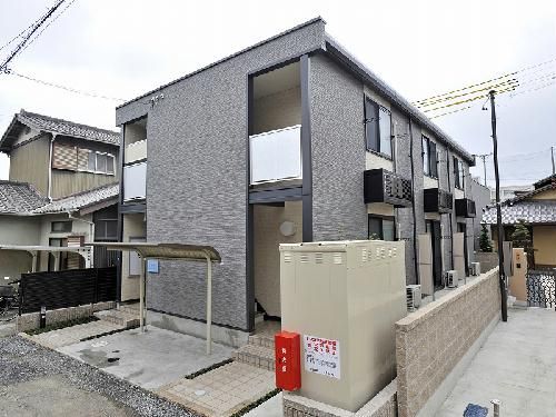 静岡市葵区大岩本町のアパートの建物外観