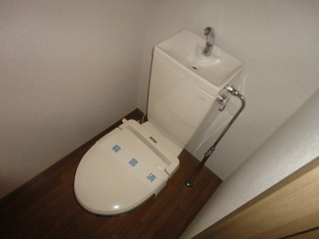 【松本市井川城のアパートのトイレ】