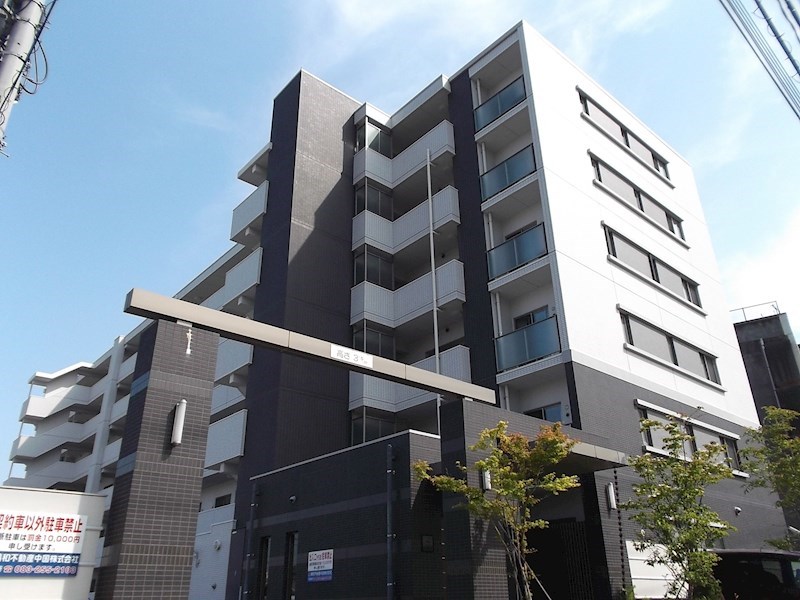 下関市長府八幡町のマンションの建物外観