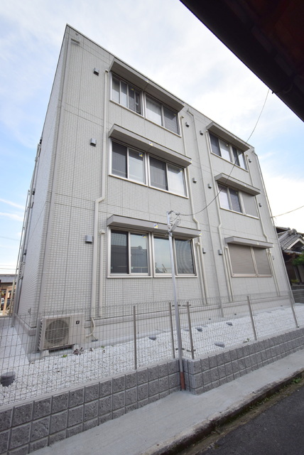 大和高田市今里町のアパートの建物外観