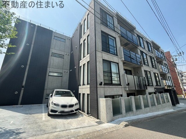 札幌市南区澄川四条のマンションの建物外観