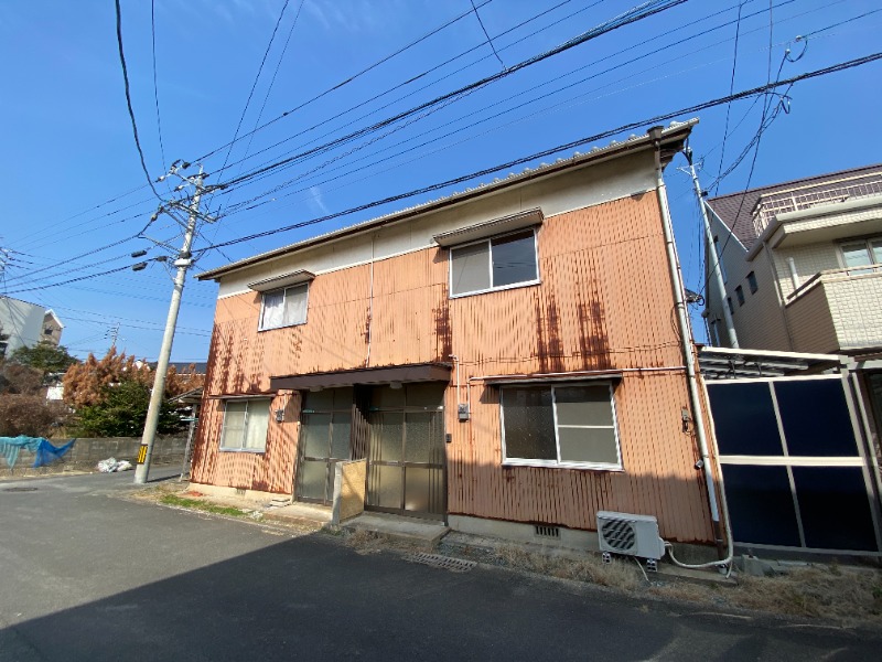 【杉本アパートの建物外観】