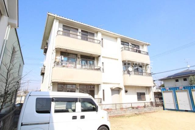 岡山市北区花尻ききょう町のマンションの建物外観