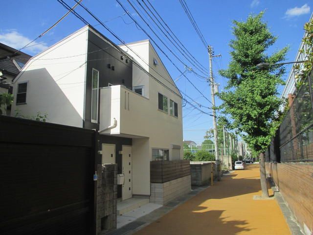 芦屋市精道町のアパートの建物外観