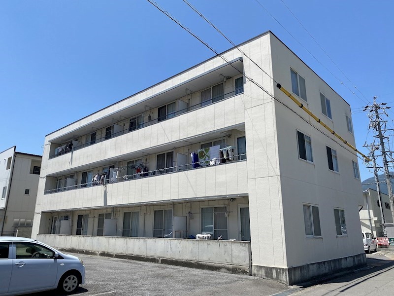 上田市材木町のマンションの建物外観