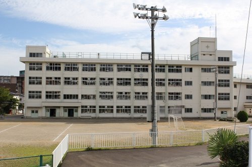 【サンフラット鹿野の小学校】