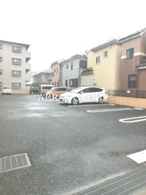 【アドミラブールの駐車場】