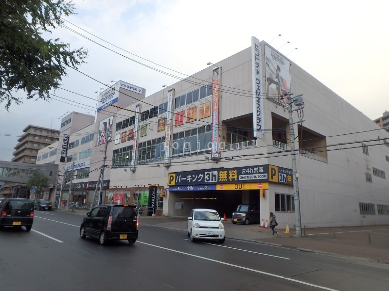 【札幌市西区八軒五条西のマンションのショッピングセンター】