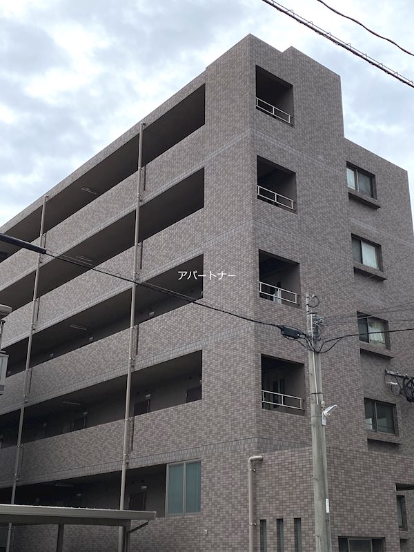 【鹿児島市上荒田町のマンションの建物外観】