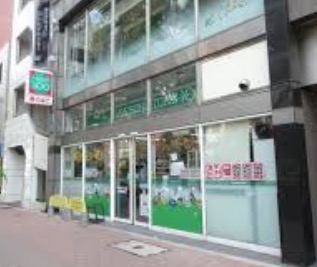 【新宿区弁天町のマンションのコンビニ】