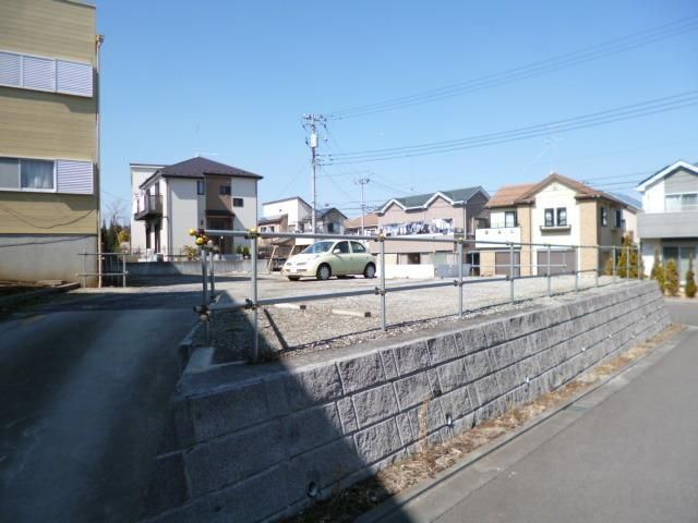 【町田市金井のアパートの駐車場】