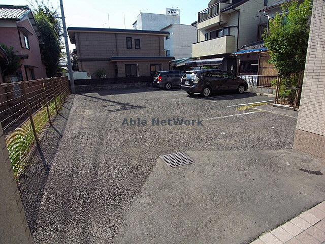 【岐阜市加納青藤町のマンションの駐車場】