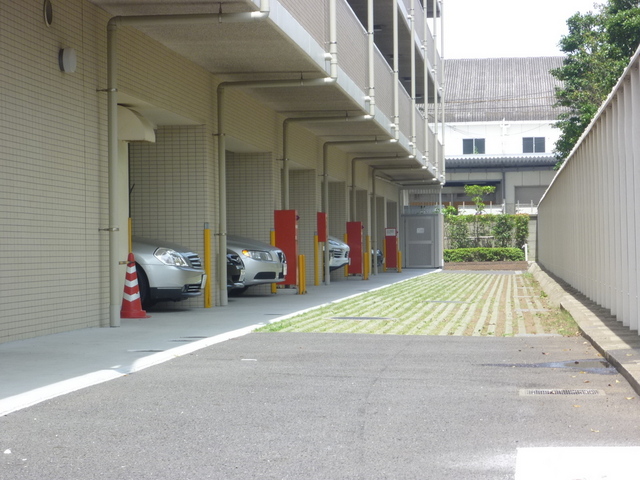 【江東区有明のマンションの駐車場】