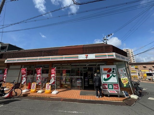 コンビニ　セブンイレブン様（コンビニ）まで450m