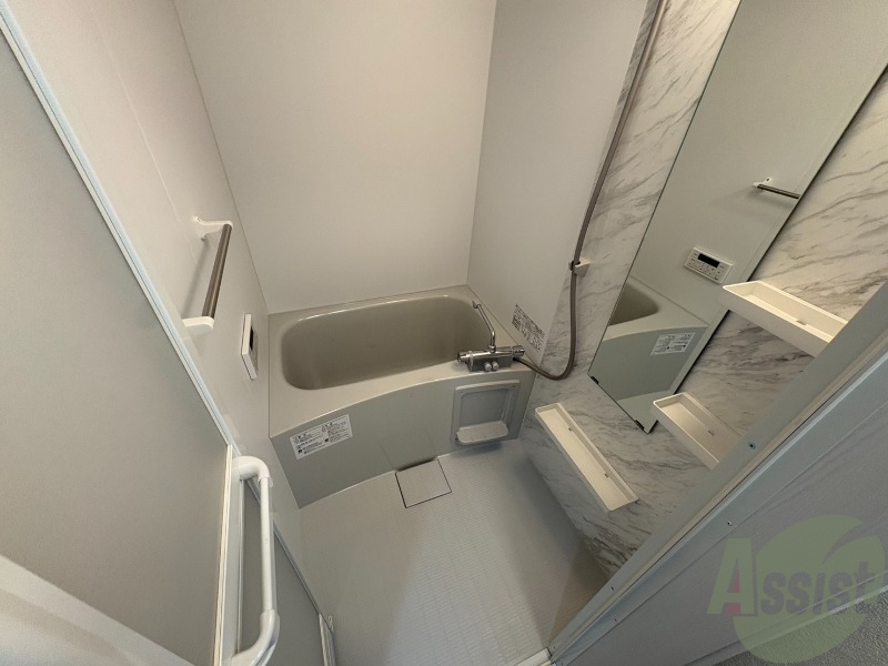 バス・シャワールーム　浴室はこちらのユニットバスです。一日の疲れを癒しましょう。