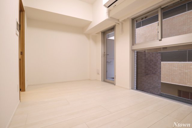 居室・リビング　こちらの居間で趣味の時間をお楽しみください