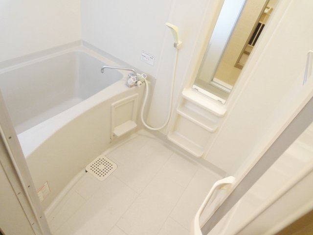 バス・シャワールーム　同物件別号室の写真です。