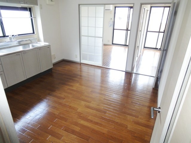 居室・リビング　同物件別号室の写真です。