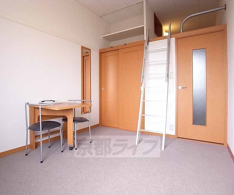 居室・リビング　７帖の洋室です。