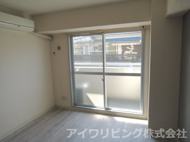 居室・リビング　【ジュネス桜ヶ丘】