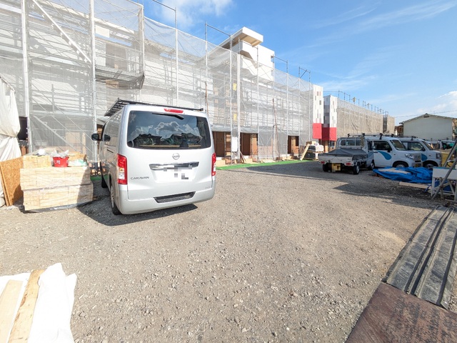 駐車場　建築中
