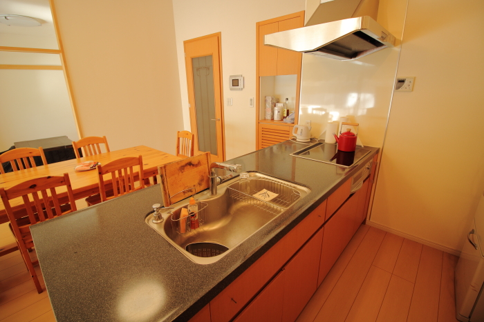 キッチン　オープンカウンターのキッチンですので会話も弾みます。