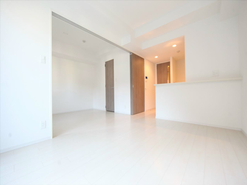 居室・リビング　ＬＤＫ10.1帖　洋室6.2帖　つなげても仕切っても使えます