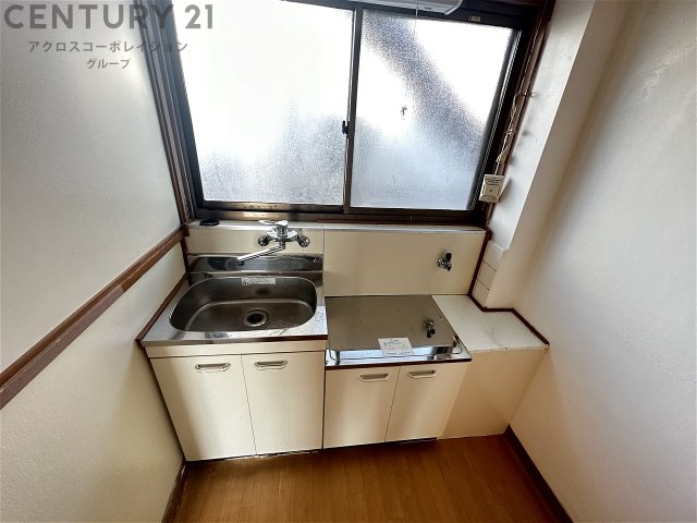 キッチン　窓付きキッチンで換気しやすくオススメ！