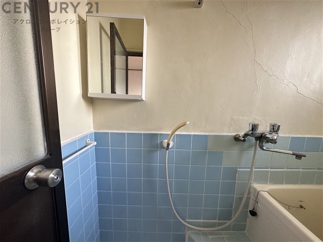 洗面設備　浴室内に鏡ついてます♪