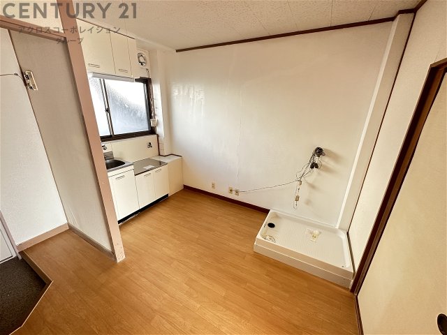 居室・リビング　床色が落ち着いた色合いで綺麗です♪