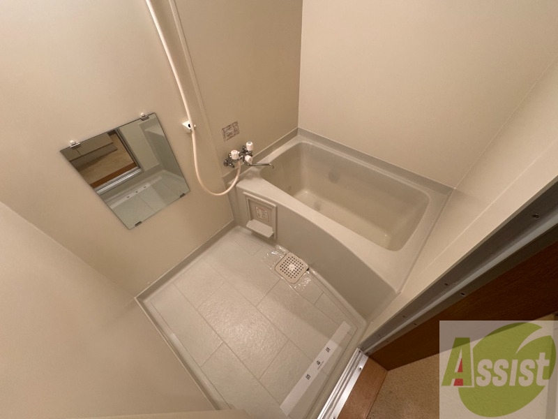 バス・シャワールーム　ユニットバスです。疲れを癒すのに欠かせませんね！