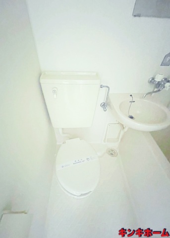 トイレ　写真は別のお部屋のものでございます