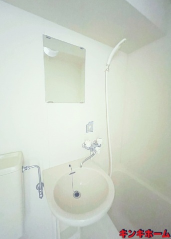 洗面設備　写真は別のお部屋のものでございます