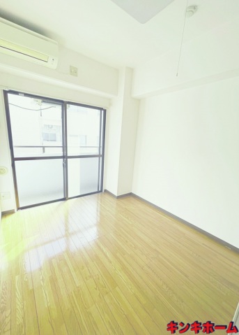 居室・リビング　写真は別のお部屋のものでございます