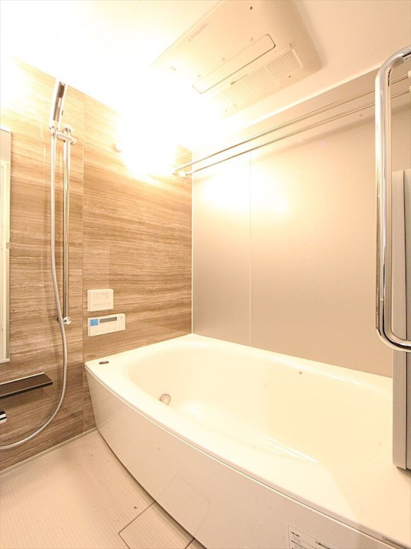 バス・シャワールーム　バスルーム