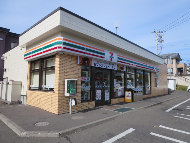 コンビニ　セブンイレブン北見高栄西町店（コンビニ）まで563m