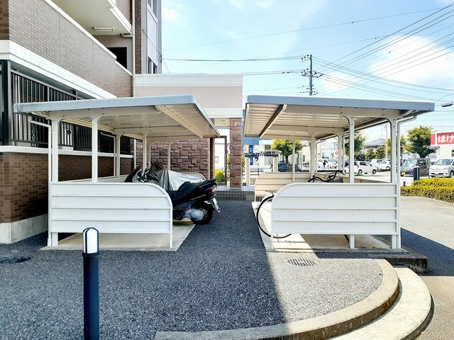 その他共有部分　雨の日でも気軽に停められます♪