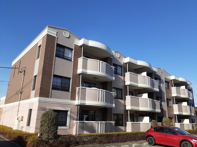 建物外観　３階建てで落ち着いた色合いの外観です♪