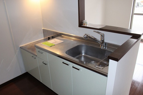 キッチン　コンパクトなキッチンで掃除もラクラク