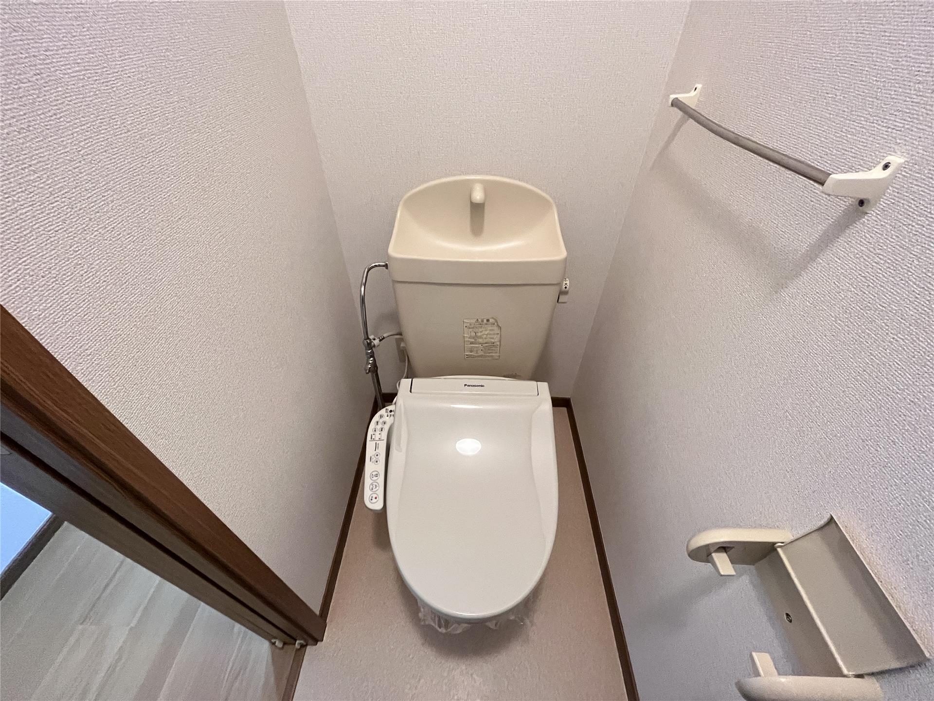 トイレ　温水洗浄暖房便座付トイレ