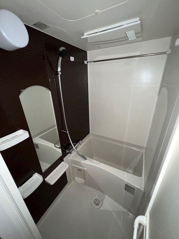 バス・シャワールーム　コンパクトで使いやすいお風呂です