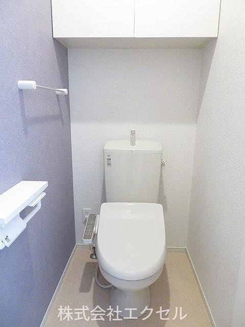 トイレ　ウォシュレット完備です。