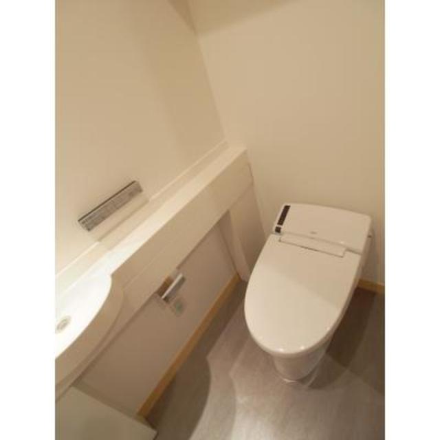 トイレ　※写真は同タイプ住戸です。