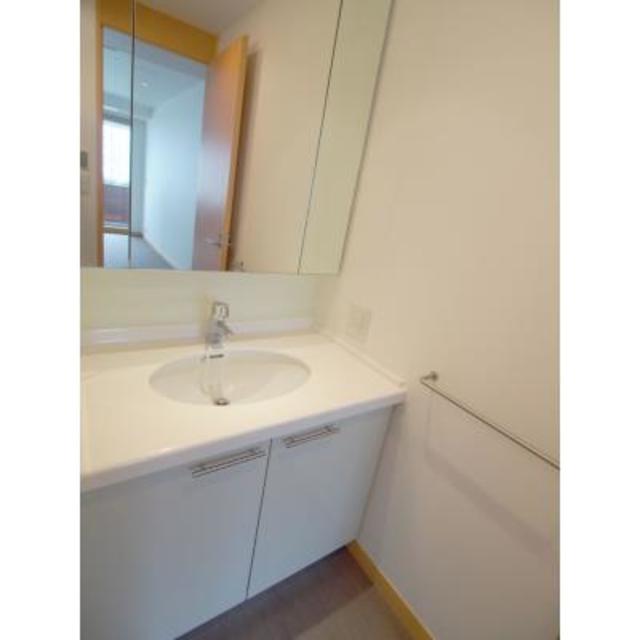 洗面設備　※写真は同タイプ住戸です。