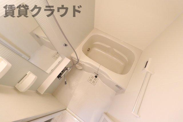 バス・シャワールーム　落ち着いた空間のお風呂です