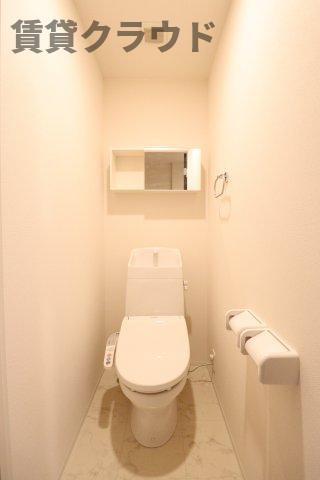 トイレ　落ち着いた色調のトイレです