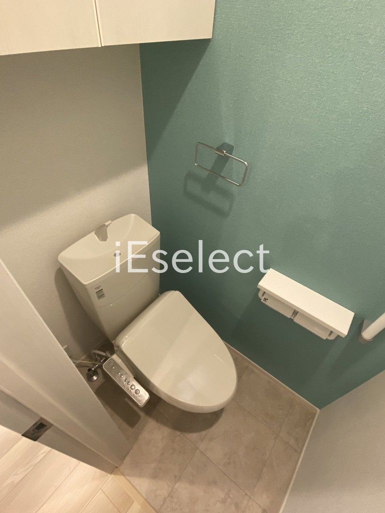 トイレ　温水洗浄便座付きのトイレです