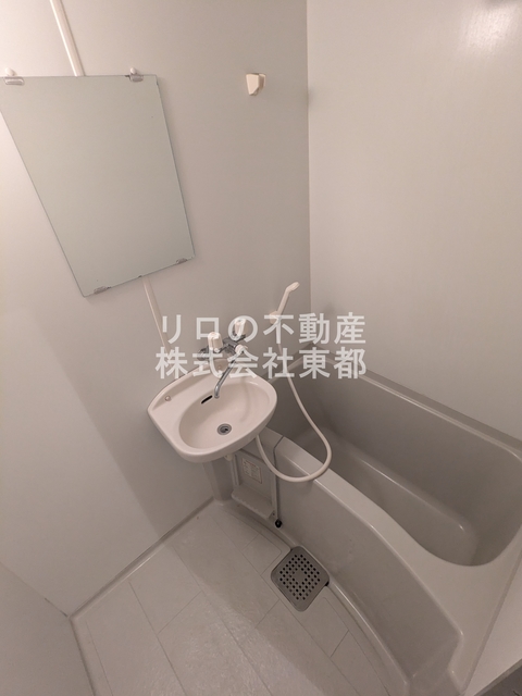 バス・シャワールーム　清潔感のある浴室で、１日の疲れを癒しリラックスできます。